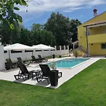 Nikola