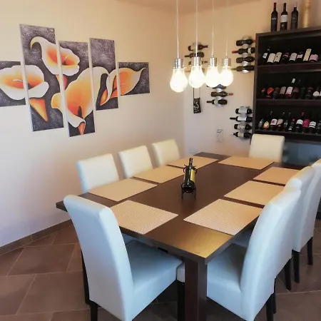 Nikola Appartement Ladrovici