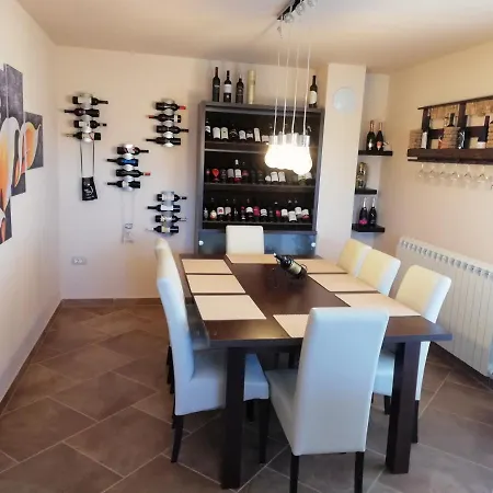 Nikola Apartment *