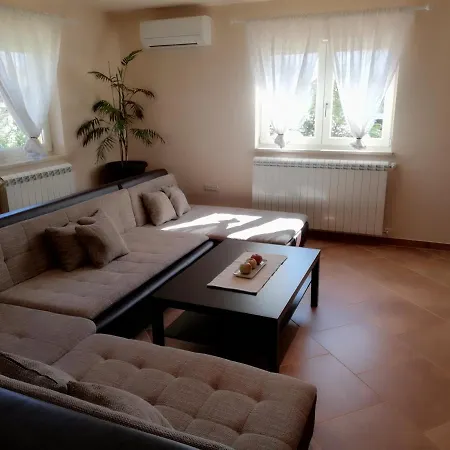 Apartamento Nikola Ladrovici
