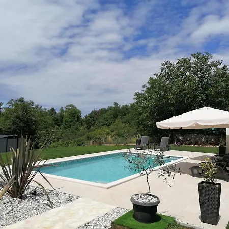 Nikola Appartement Ladrovici